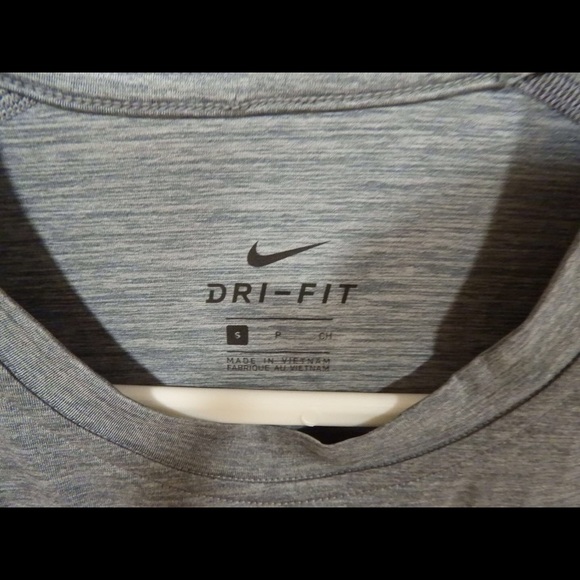 Nike gray t-shirt Size: Small - Picture 3 of 5
